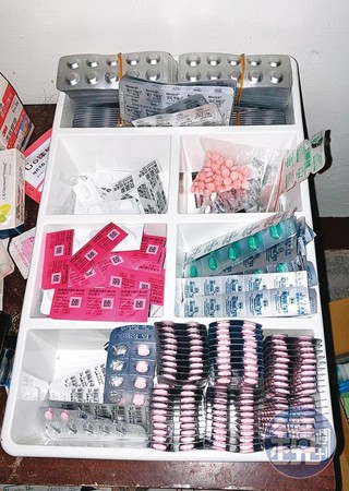 遭性侵後，L女被診斷出罹患多重精神疾病，需服用大量藥物。（讀者提供）