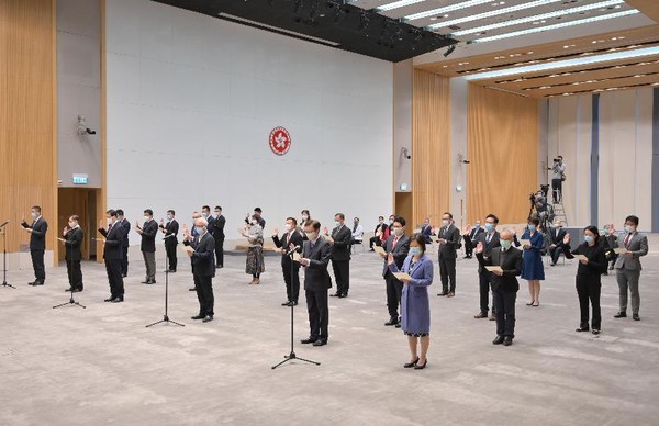 ▲▼香港26名政務官宣誓擁護基本法 。（圖／香港特區政府）
