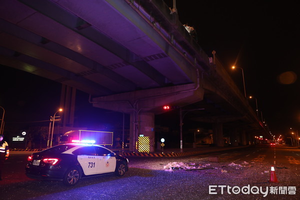 快訊／西濱公路「連續2車禍」。（圖／記者游瓊華翻攝）