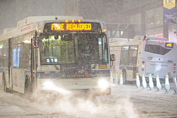 ▲▼美東遭遇近年來最強暴風雪，整個紐約市被大雪壟罩。（圖／路透）