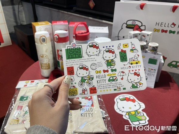 ▲▼中華郵政與Hello Kitty合作推出聯名商品。（圖／記者李宜秦攝）