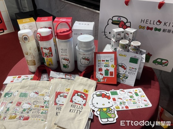 ▲▼中華郵政與Hello Kitty合作推出聯名商品。（圖／記者李宜秦攝）