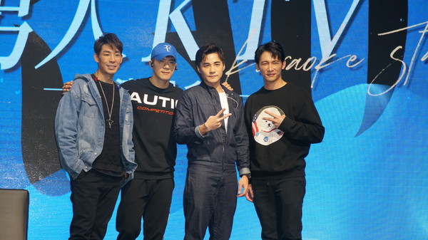 ▲溫昇豪（右起）、是元介、JR紀言愷、藍軍天組「男人KTV」辦演唱會 。（圖／拓駱娛樂提供）