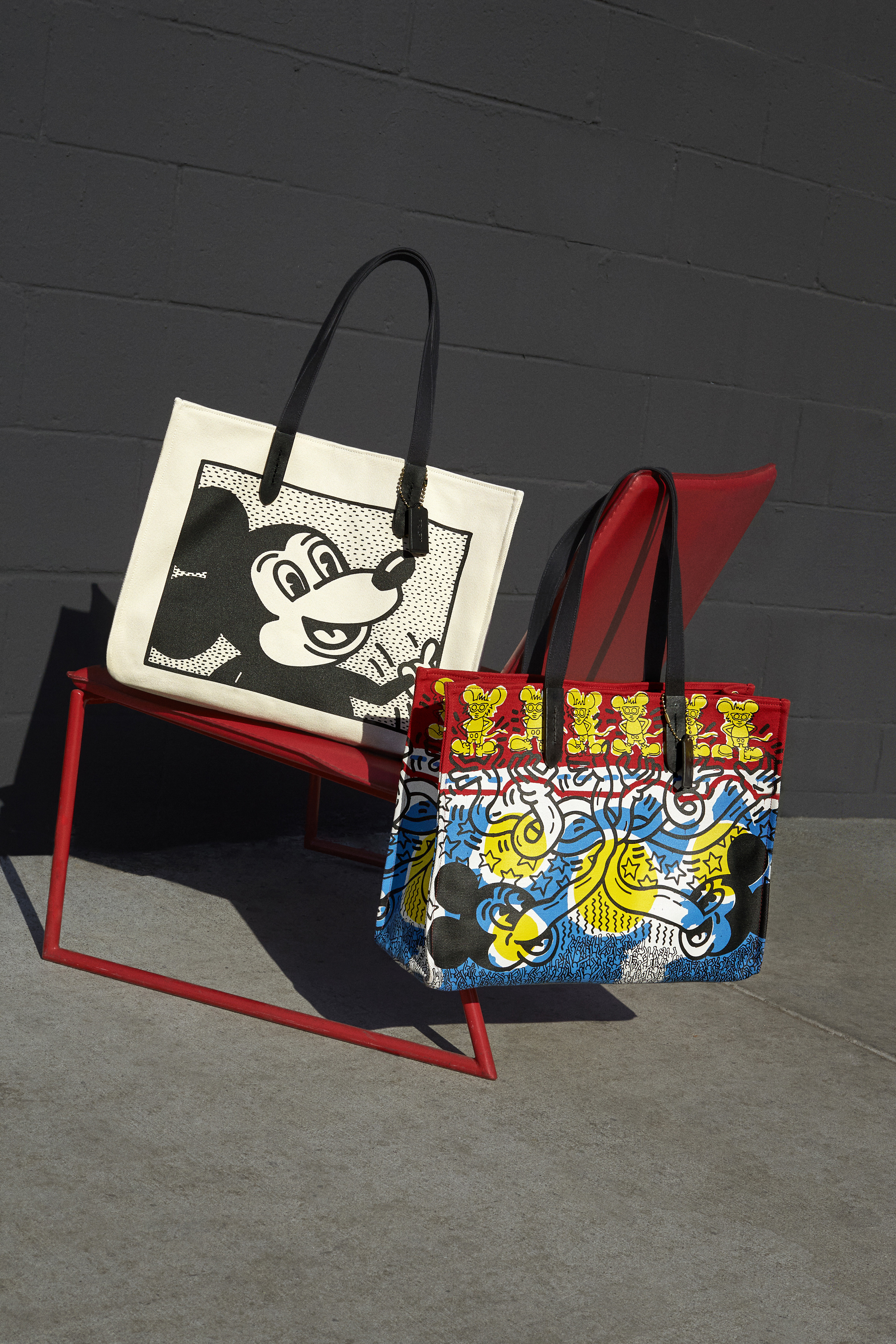 ▲COACH X Mickey Mouse X Keith Haring。（圖／品牌提供）