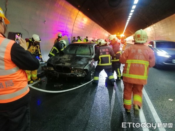 ▲▼雪隧北上28.4K火燒車，隧道封閉。（圖／記者游芳男翻攝，下同）