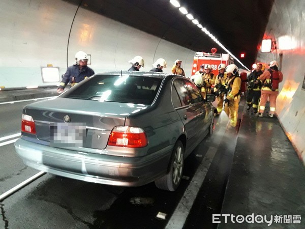 ▲▼雪隧北上28.4K火燒車，隧道封閉。（圖／記者游芳男翻攝，下同）