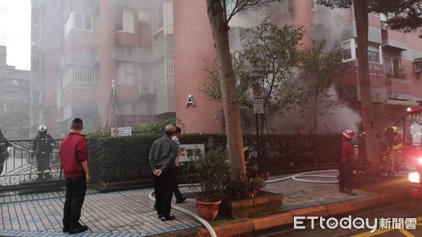 ▲台北市信義區一處民宅18日發生火警。（圖／記者黃彥傑攝）