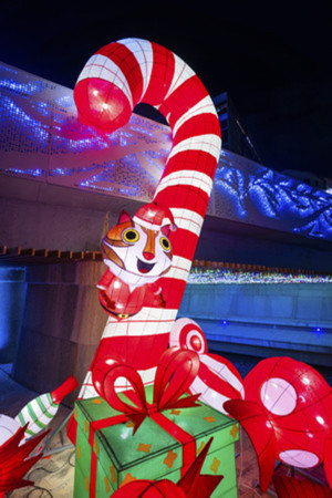 臺中期間限定浪漫夜！耶誕水舞燈光秀絕美吸睛　11米紅色彩結耶誕樹蒐集祝福（圖／公關提供）