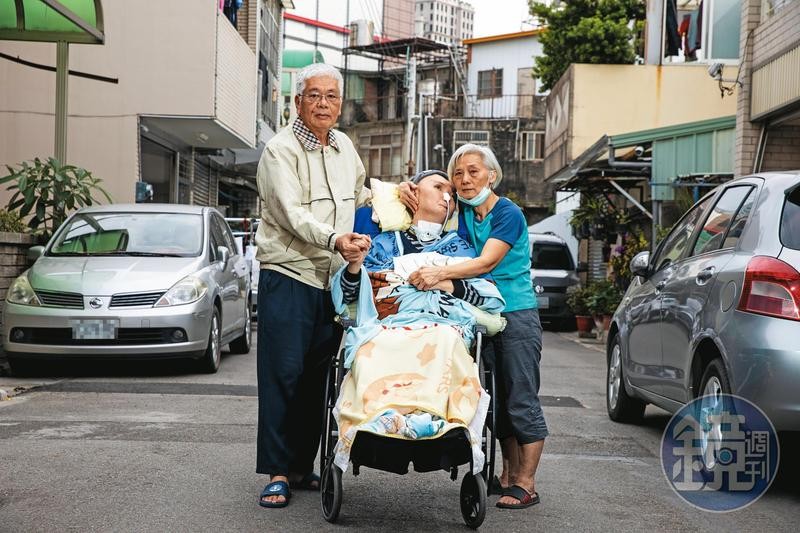 學霸兒台大打球成植物人 他用1000個帳號諜戰ptt 感動鄉民幫創板 Ettoday生活新聞 Ettoday新聞雲