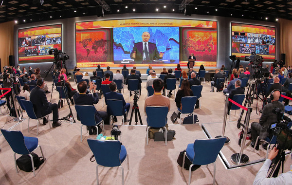▲俄羅斯總統普丁於疫情期間在莫斯科舉行視訊記者會。（圖／達志影像／美聯社）