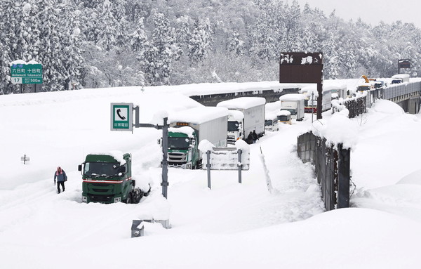 ▲▼ 日本降大雪，至少5人疑似除雪發生意外死亡。（圖／路透）