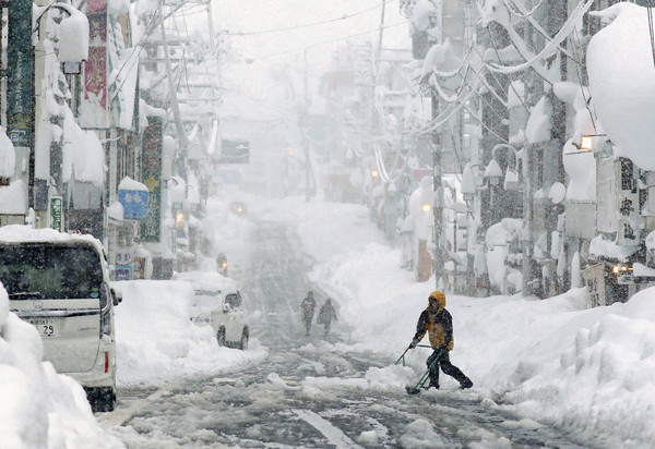 ▲▼ 日本降大雪，至少5人疑似除雪發生意外死亡。（圖／路透）