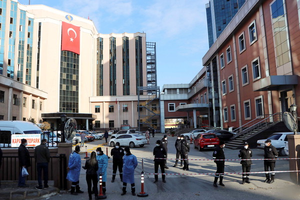 ▲土耳其桑科大學醫院（Sanko University Hospital）發生氧氣瓶爆炸，釀成9死悲劇。（圖／路透）