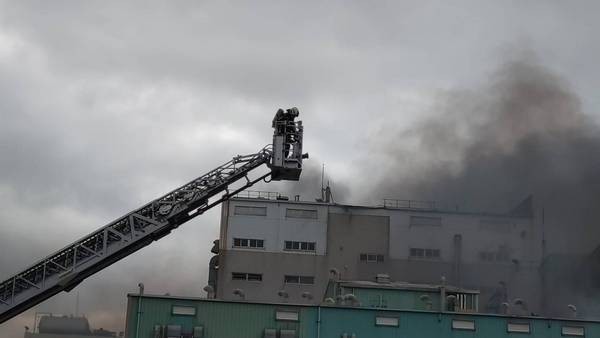 ▲桃園機場旁旭富製藥廠爆炸大火。（圖／翻攝自桃園警消）