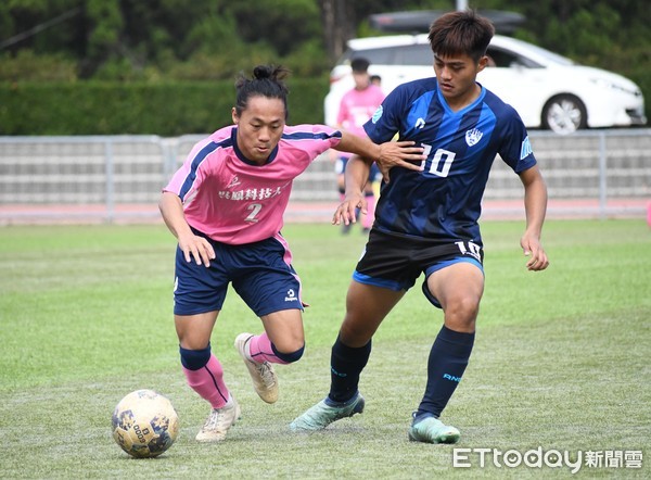 ▲▼   大專足聯／國內首座FIFA認證人工草場在吳鳳          。（圖／記者謝孟儒攝）