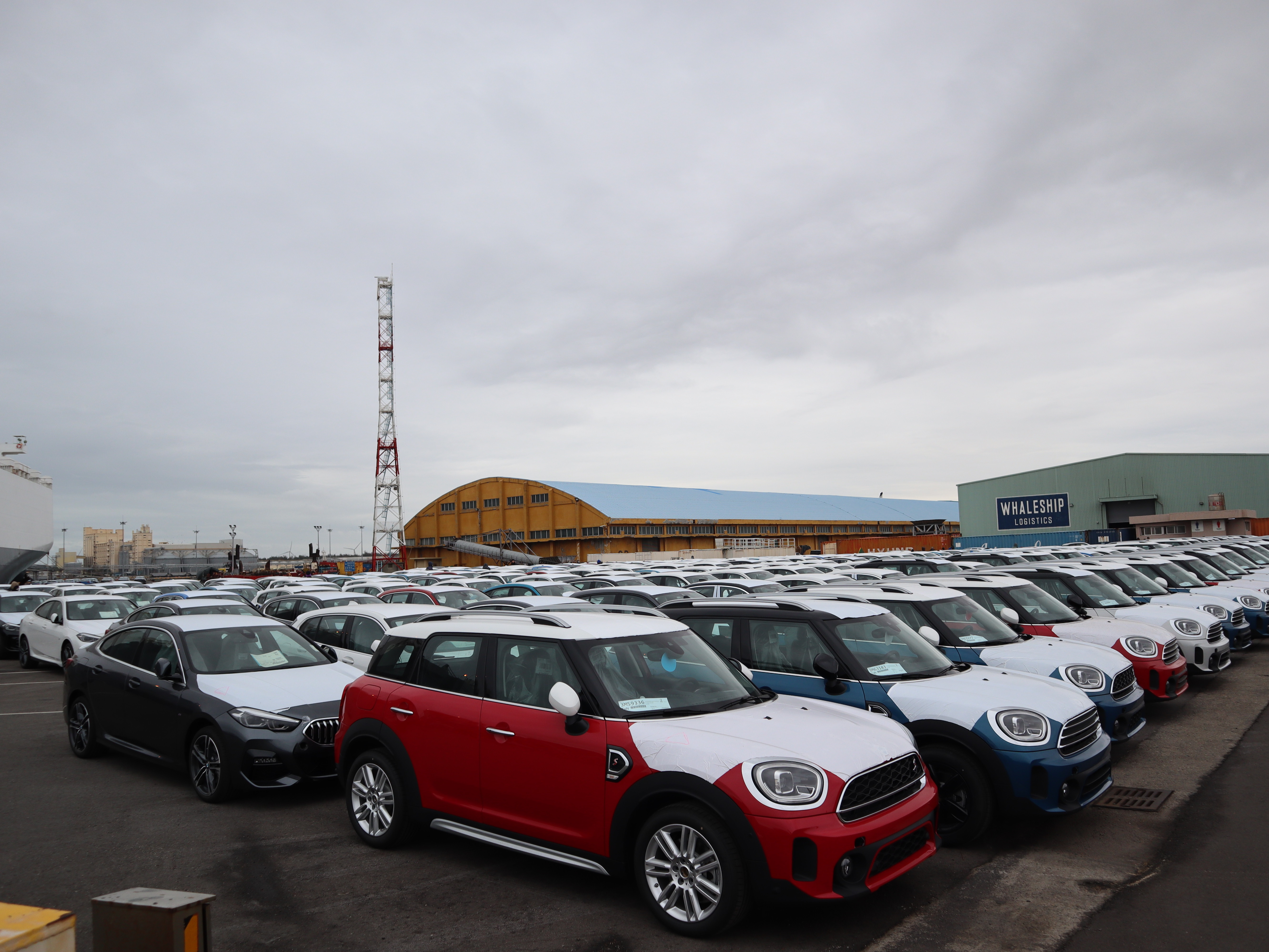 ▲▼挪威籍翠莎號汽車船載運3000輛進口車入台中港。（圖／民眾提供）