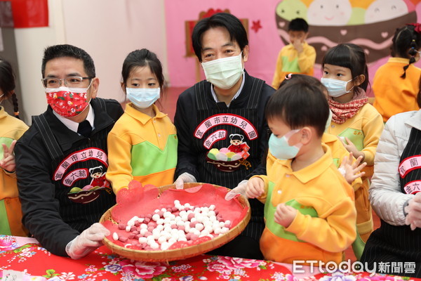 ▲▼冬至日，副總統賴清德與宜蘭幼兒們說故事、搓湯圓。（圖／記者游芳男翻攝，下同）