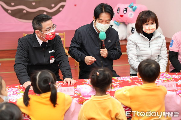 ▲▼冬至日，副總統賴清德與宜蘭幼兒們說故事、搓湯圓。（圖／記者游芳男翻攝，下同）