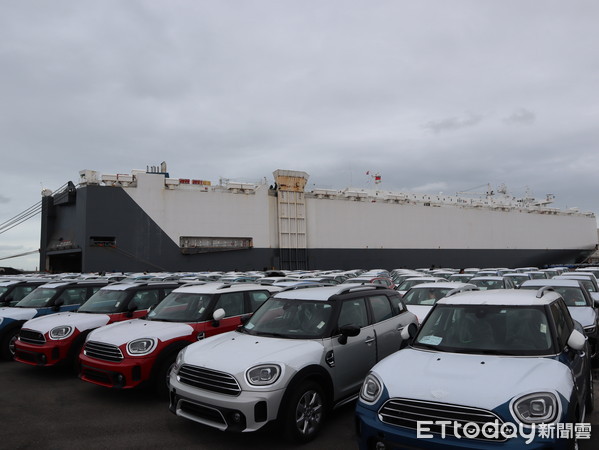 ▲▼挪威籍翠莎號汽車船載運3000輛進口車入台中港。（圖／民眾提供）