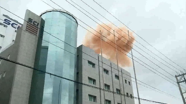 旭富廠內有1200kg金屬鈉　消防大隊長殷明坤怒了：如果爆炸！弟兄全罹難。（圖／東森新聞）