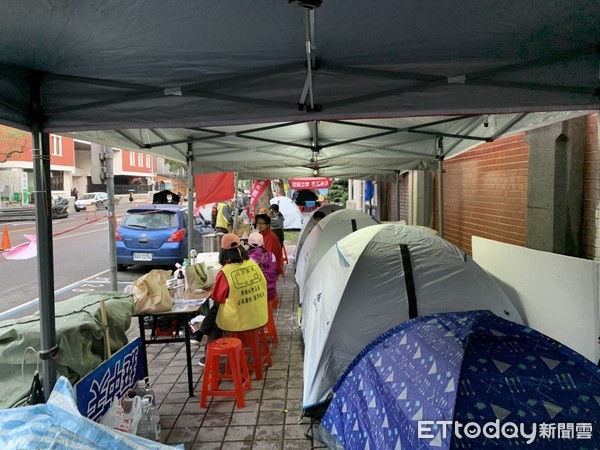 ▲▼野薑花運動現場，有民眾自行搭建帳篷聲援。（圖／記者徐政璿攝）