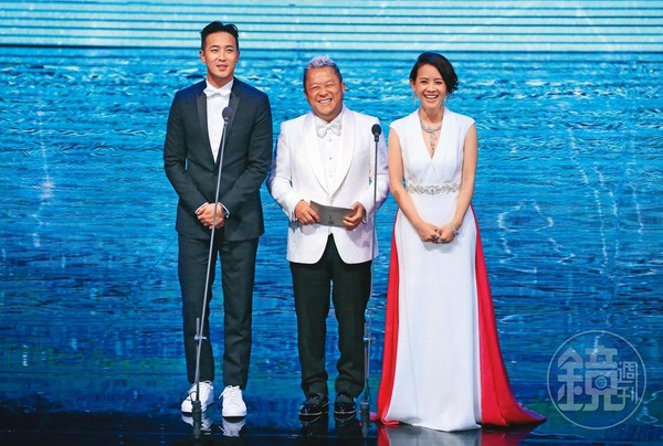 曾志偉跟兒女曾國祥（左）、曾寶儀（右）感情相當好，在台上也相當有默契，2016年三人曾一起出席金馬獎頒獎典禮。