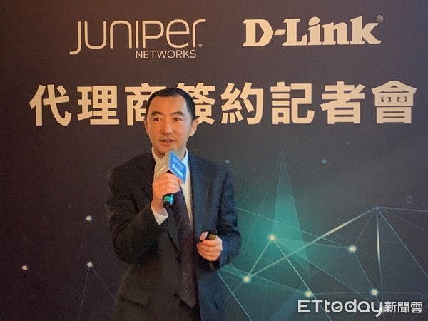 ▲左起為D-Link友訊科技台灣分公司總經理鍾振遠、Juniper Networks台灣區總經理林蒲英。（圖／記者姚惠茹攝）