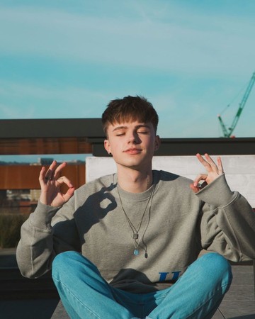 ▲▼西洋歌壇小鮮肉HRVY。（圖／翻攝自IG／hrvy）