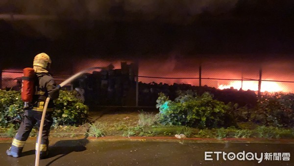 宜蘭羅莊社區資源回收場火警 暗夜狂燒90分鐘 堆積大量易燃物 Ettoday社會新聞 Ettoday新聞雲