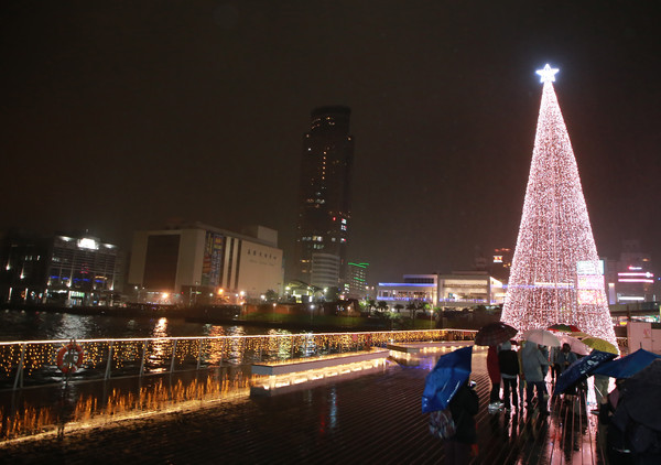 ▲▼基隆17米LED聖誕樹。（圖／基隆市政府提供）