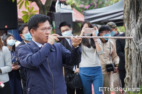 ▲台南頑皮世界動物園「環境教育中心」開幕啟用，交通部長林佳龍、台南市長黃偉哲到場祝賀，藝人曾莞婷擔任親善大使，頑皮世界董事長張榮華，誓言做動物守護者。（圖／記者林悅翻攝，下同）