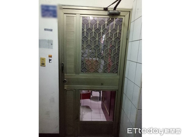 ▲▼勇警破門救童，阻斷導火源。（圖／記者陳羿妏翻攝）