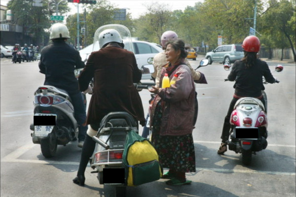 ▲▼都市傳說,人物,陳財佑,抓漏,果汁阿嬤,鳳山,東大生,腳踏車,幽靈香腸伯。（圖／網友提供）