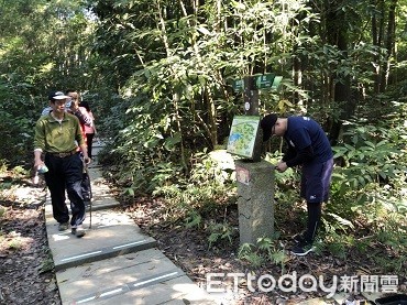 ▲▼   蘭潭步道建置報案APP QR-CODE          。（圖／記者翁伊森翻攝）