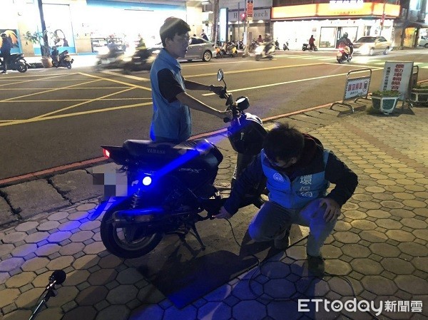 ▲警方與環保單位取締深夜改裝車製造噪音。（圖／蘆竹警分局提供）