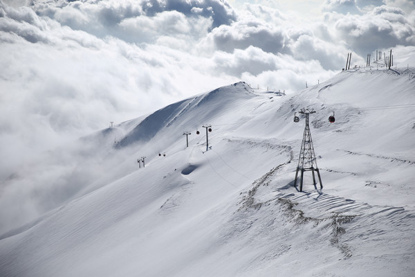 ▲▼伊朗北部山區Tochal滑雪場。（圖／路透）