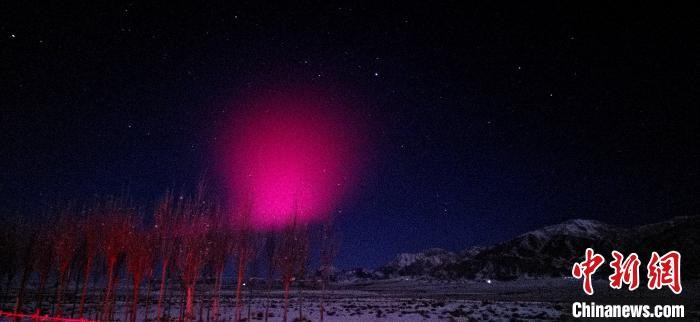 ▲▼ 青海驚現紅光。（圖／中新社）