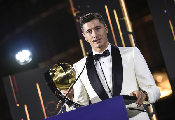 ▲▼萊萬（Robert Lewandowski）則是拿下環球足球講年度最佳球員獎。             。（圖／路透）