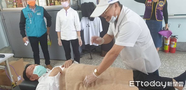 ▲嘉泰獅子會義剪義診。（圖／記者翁伊森攝）