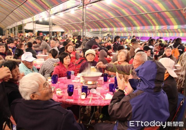 ▲今年寒冬送暖千人圍爐饗宴停辦。（圖／ETtoday資料照）