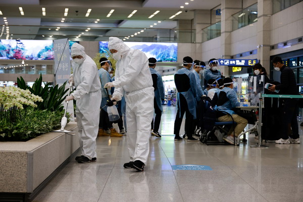 ▲▼南韓遭英國變種病毒淪陷，仁川國際機場高度警戒。（圖／路透社）