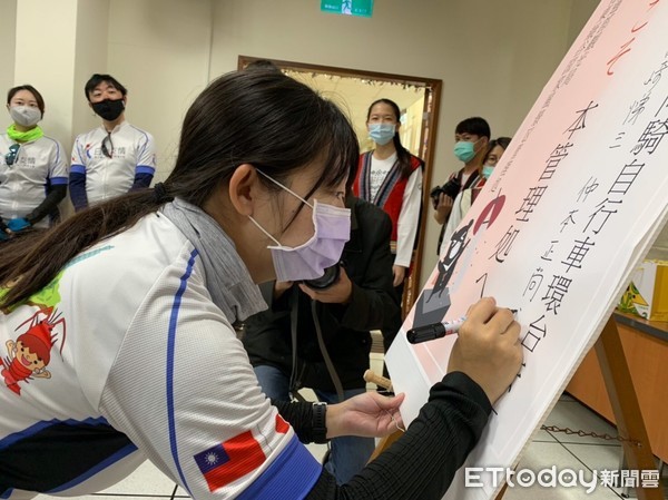 ▲▼日本靜岡縣駐台辦事處環島車隊抵達縱管處受到熱烈歡迎。（圖／縱管處提供，下同）