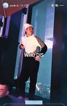 周興哲玩到爬上窗台，興致非常嗨，但這些當天照片與影片都已被通通刪除。