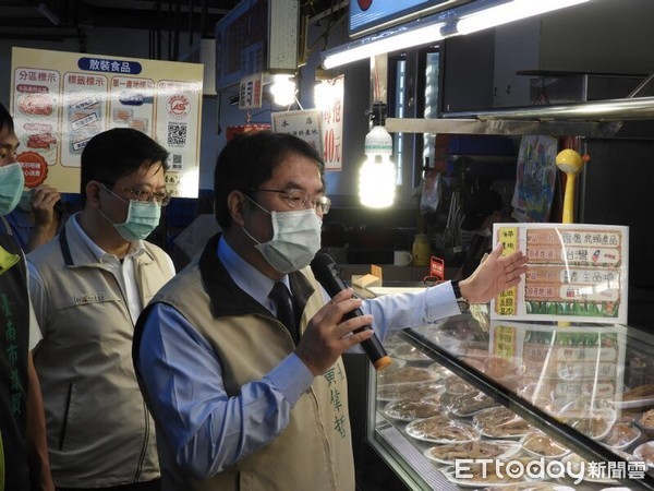 ▲台南市政府守護食安，聯合稽查業者是否清楚標示豬原料原產地。（圖／記者林悅翻攝，下同）