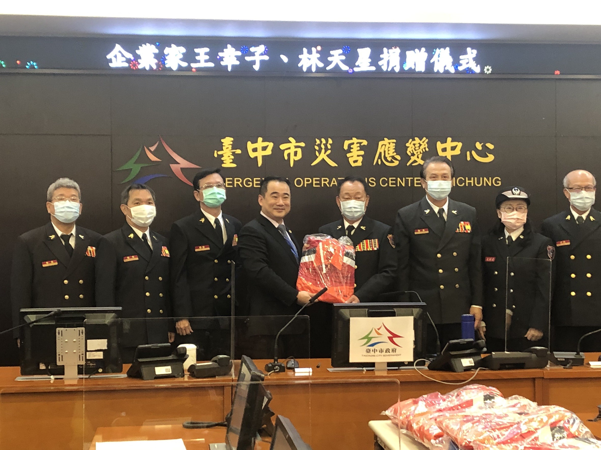 提昇救助戰力佛心企業家夫婦捐台中消防局100套救災工作服 Ettoday地方新聞 Ettoday新聞雲