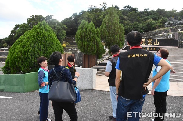 ▲吉安鄉長游淑貞前往慈雲山慰勉工作同仁。（圖／吉安鄉公所提供，下同）