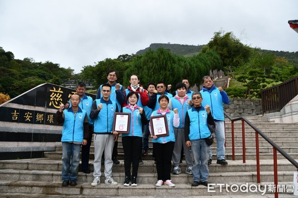 ▲吉安鄉長游淑貞前往慈雲山慰勉工作同仁。（圖／吉安鄉公所提供，下同）