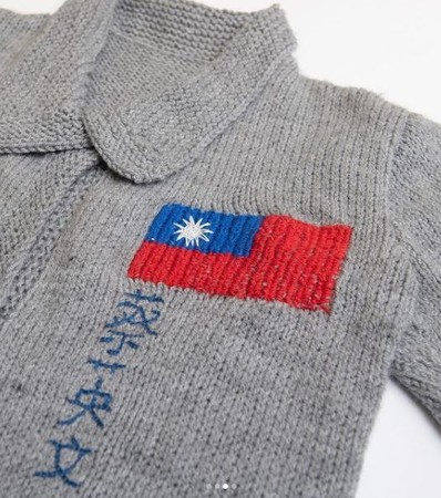 蔡英文收到法國阿嬤手織毛衣。（圖／翻攝自Instagram／@tsai_ingwen）