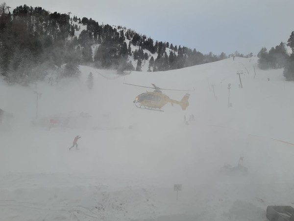 ▲▼奧地利當地的直升機救難單位Alpin-1緊急出動，成功救出這對準夫妻。（圖／記者張寧倢攝）