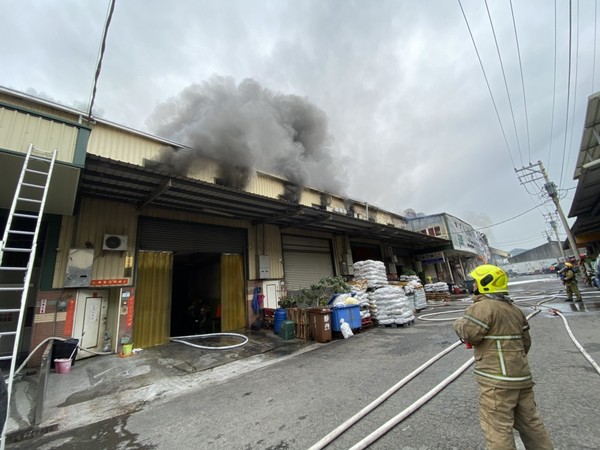 ▲▼仁武區食品工廠火警意外，挨罰10萬至500萬元            。（圖／記者黃子倩翻攝）